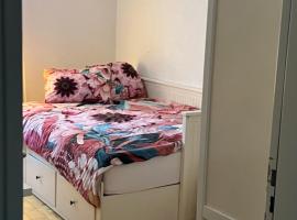 Gemütliches Doppelzimmer mit Dusche WC, hotel a Flims