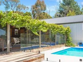 Hil & Jack's Riverfront Cabin, Merrijig Mt Buller