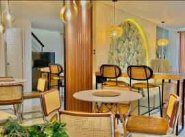 M&B Tropical 3-Bedroom Townhouse at PonteFino Prime, hotel barato en Batangas