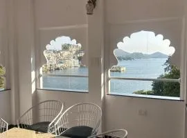 THE WHITE HOUSE On LAKE PICHOLA TWH