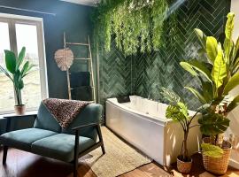 Jungle Fever , évasion nature et balnéo, hotel in Boulogne-sur-Mer