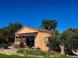 Proche GORGES DU VERDON, villa 8 pers avec piscine privée, hotel en Flayosc