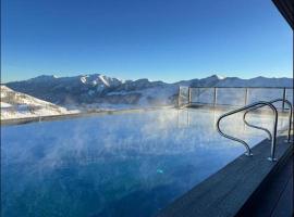 Gudauri Loft Apartment 418, Next to the Pirveli Lift, hotel in Goedaoeri