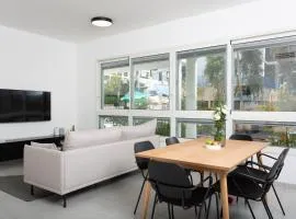 Mate Kalischer - By HOMY