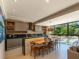 Pé na Areia - 2 Suítes e Jacuzzi em Condomínio de Luxo!