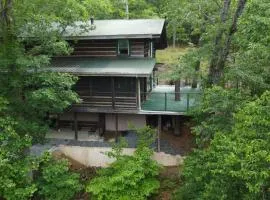 Grandpa Dans Cabin Mtn River view 34 acre retreat