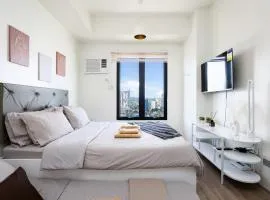 Studio Unit at The Median, Near IT Park with Pool and Fast Wifi