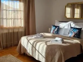 aNNa s Cozy Home with Private Forest, Canopy Terrace & Parking, near Red Bull Ring