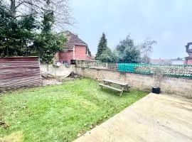 Recently fully refurbished --January 2026-- private en-suite room with brand-new bathroom and private entrance