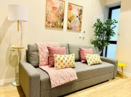 Cozy & Stylish Loft near City Center