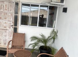 Casa condomínio jardim Moncoes, hotel en Maringá