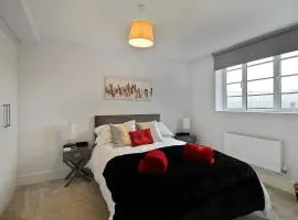 Central Slough -double bed & 1 sofa bed, - transport links