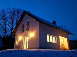 Dom w Miłkowie k Karpacza z widokiem na Karkonosze, ξενοδοχείο σε Milkow