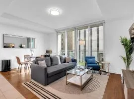 Charming 1BR NearBOKCntr-Gym,Lounge,Balcony,PetOK