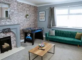 Modern 3Bed Home with Hot Tub