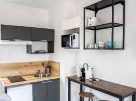 Studio cosy, calme avec cour extérieure, 2e étage