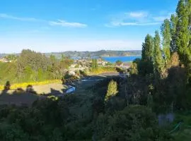 Cabañas y hostal Aurora、カストロのシャレー