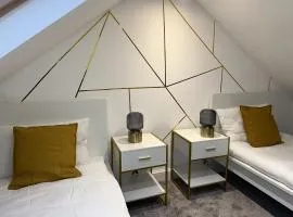 Cozy 2 Bed Home in Ilford- Contractors & Groups Welcome
