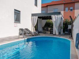 Villa Essenza - Luksuzne kuće za odmor, Hotel in Vodice