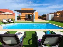 Villa con Piscina ,Vista Mar y campo de golf