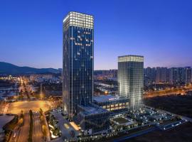 Crowne Plaza Jingmen by IHG, hotel med parkering i Jingmen
