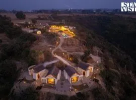 StayVista at Artisanal Heights with Jacuzzi and Infinity Pool