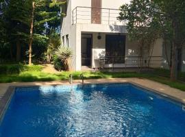 ECR Blue Dolphin Farm House, מלון בSadras