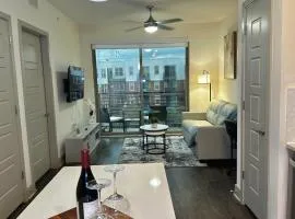 Modern & Cozy Apt with pool in prime location