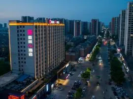 Xiangyang Station Minfa World City Yishang Plus Hotel