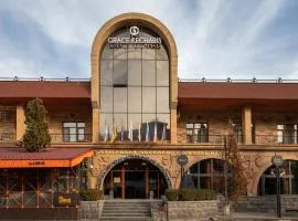 Kecharis Hotel & Resort