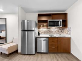 Everhome Suites Glendale Sports Entertainment District by Choice Hotels、グレンデールのホテル