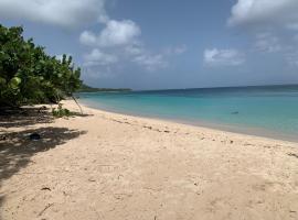 Coté plage Le Balaou Saint Francois, hotel v destinaci Saint-François