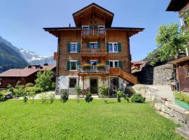 Four story family Chalet Eden, Ferienhaus in Champ&eacute;ry