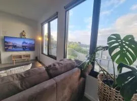 Luxurious stay at Doncaster East