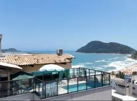 Cobertura Luxuosa, pe na areia - Exclusividade na Praia do Tombo, Guarujá, a Mais Premiada com Bandeira Azul no Brasil