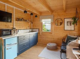 Scandi-Style Cabin in Bideford, Private Parking, hotel v destinaci Bideford