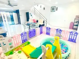 Double Storey 5 room Bukit Beruang -18pax