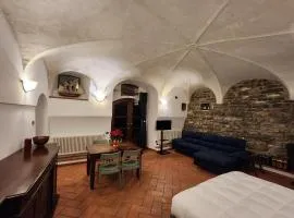 The courtyard of the 6 arches