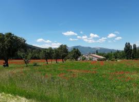 Renovated farm, ferme rénovée, Hotel in Savournon