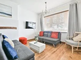 StayRight Homely 3 Bedroom House in Vibrant Whitchurch