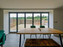 Sladacre 2 bedroom converted Barn, hotel v destinaci Bristol