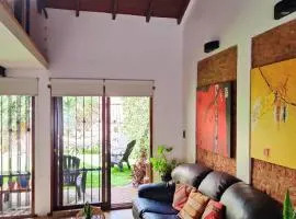 Habitación doble con baño privado en suite, hermoso jardín y parrilla