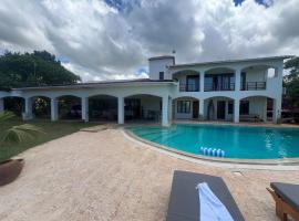 Luxury 4 bed villa Vipingo Ridge - A79, hotel v destinaci Vipingo
