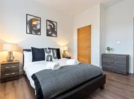 Luxury 1-Bed Apartment in JQ, Sleeps 3, Parking & Netflix, Ideal for contractors