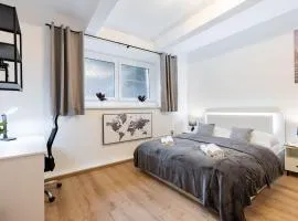 Calm Center Modern Apartment