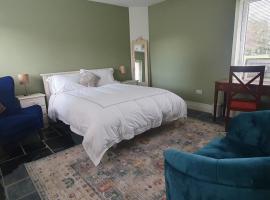 Apartment-Sleeps2-Parking-Garden-Patio, hotel v destinaci Castleisland