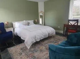 Apartment-Sleeps2-Parking-Garden-Patio