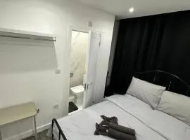 City of London Room w bathroom