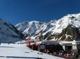 T2 avec piscine couverte et parking