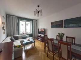 Apartament Sienkiewicza, parking, 2 sypialnie, klimatyzacja, 24h kod, 200m od PKP, FVAT